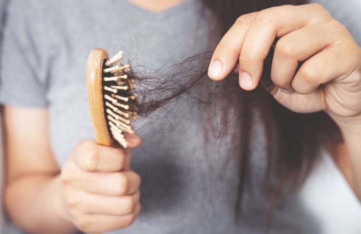 Capelli cadono spazzola 