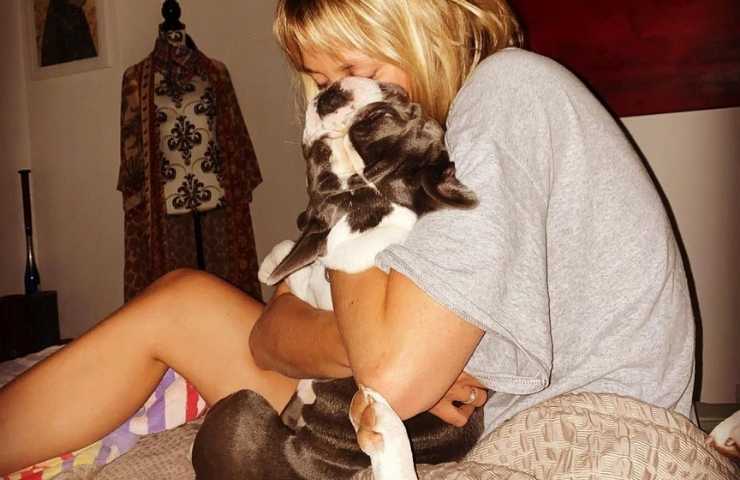 Federica Pellegrini instagram foto cane letto