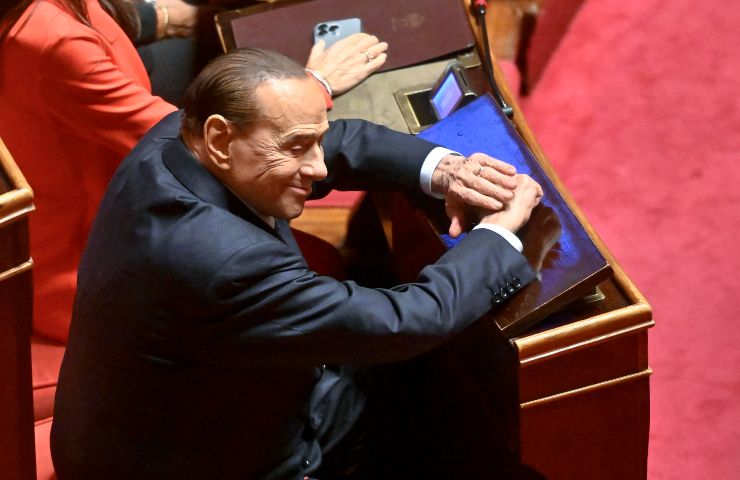 Silvio Berlusconi sorride