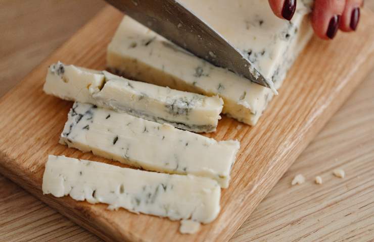 listeria, nuovo allarme nel gorgonzola confezionato, ritirato dal mercato