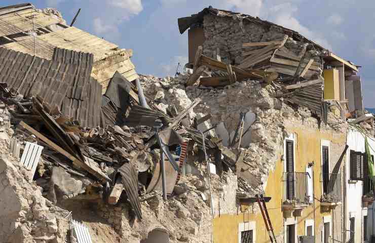 esplosione villetta coppia muore macerie