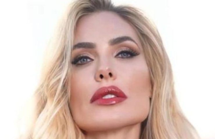 ilary blasi sensuale foto