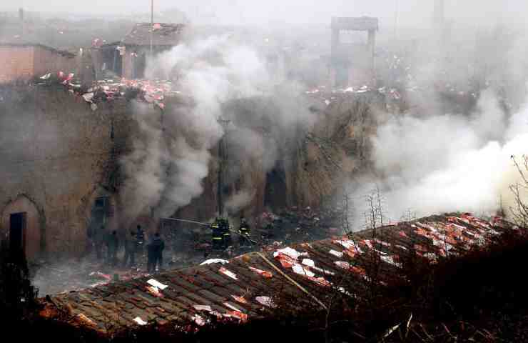 incendio fabbrica cina 38 morti