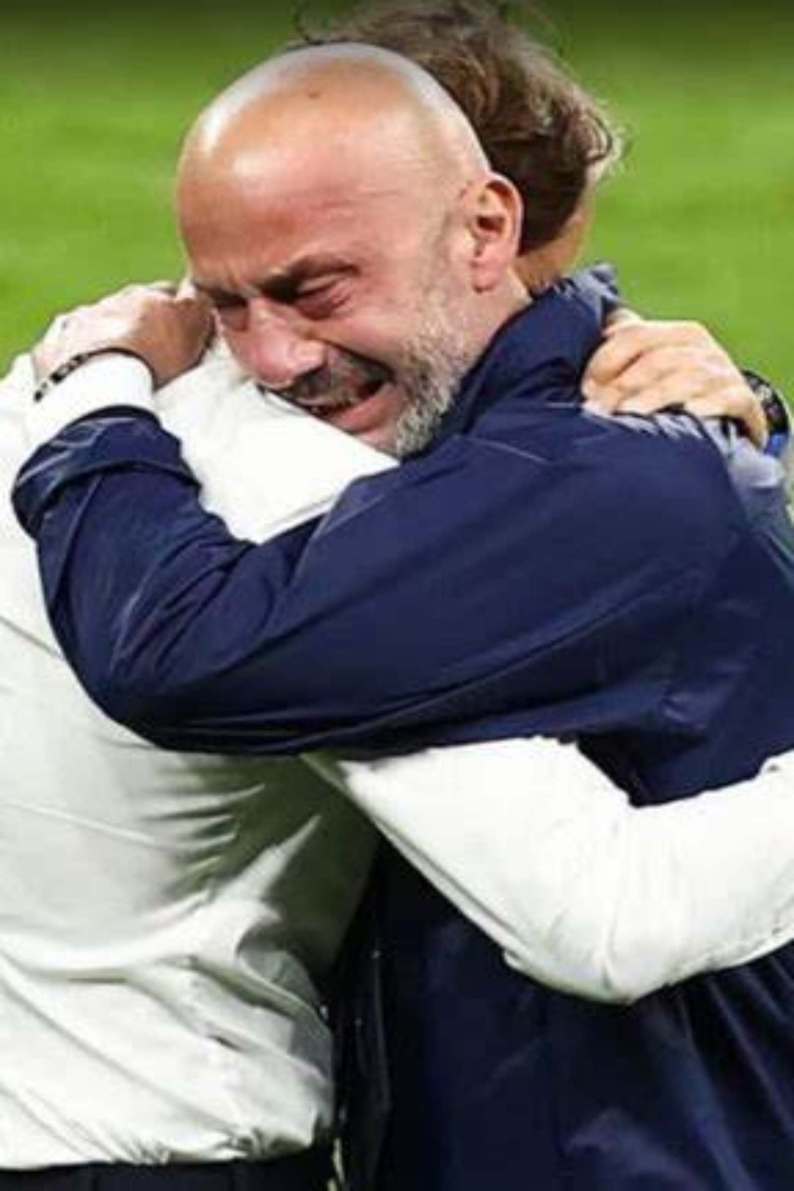 Abbraccio Gianluca Valli e Mancini foto