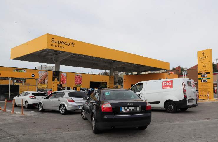 Benzinaio sale prezzo carburante