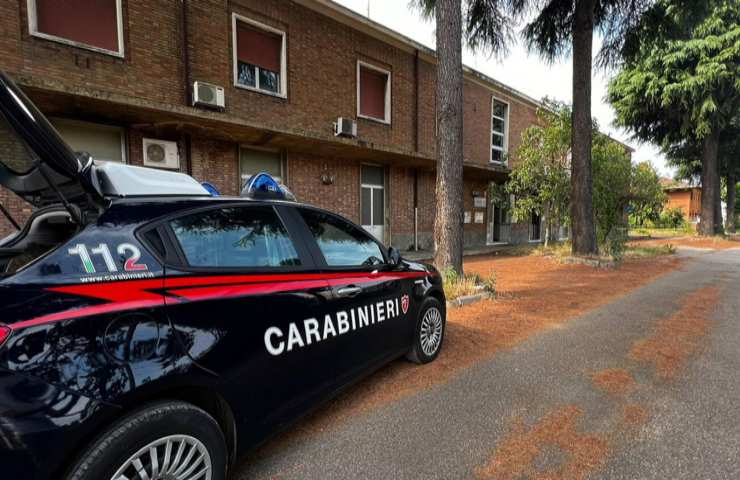 Macchina Carabinieri foto