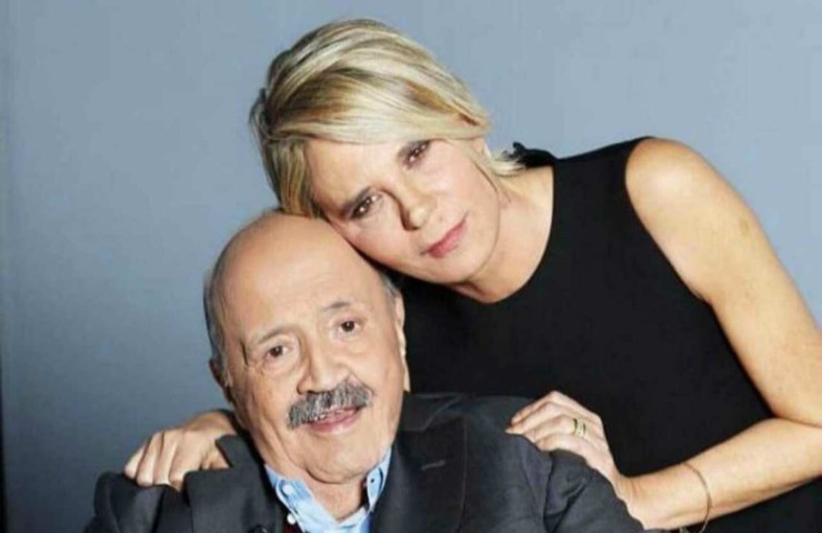 Costanzo e Maria De Filippi abbraccio foto