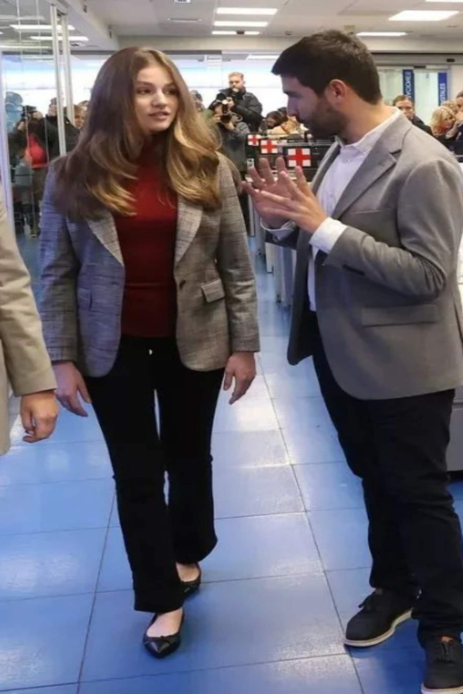 Leonor di Spagna visita Croce Rossa Madrid foto