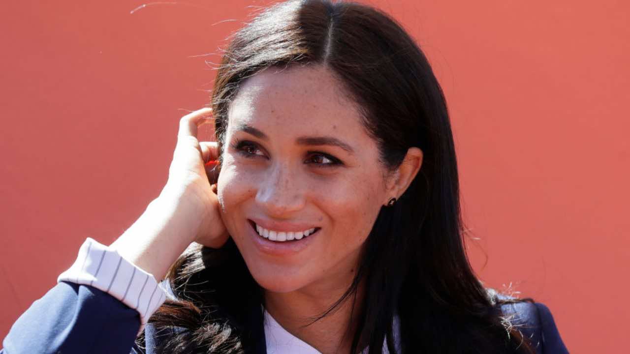 Meghan Markle Gesto Assurdo Contro La Regina Bufera VIDEO