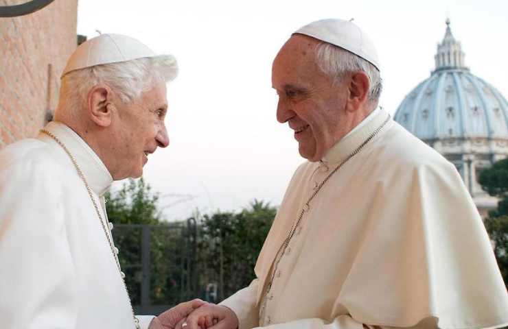 Papa Francesco dimissioni firmate