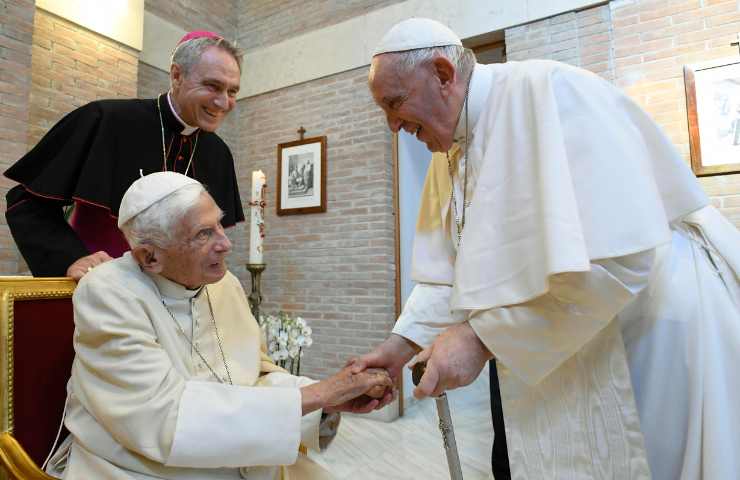 Papa Francesco Benedetto XVI morte funerale cosa accadrà