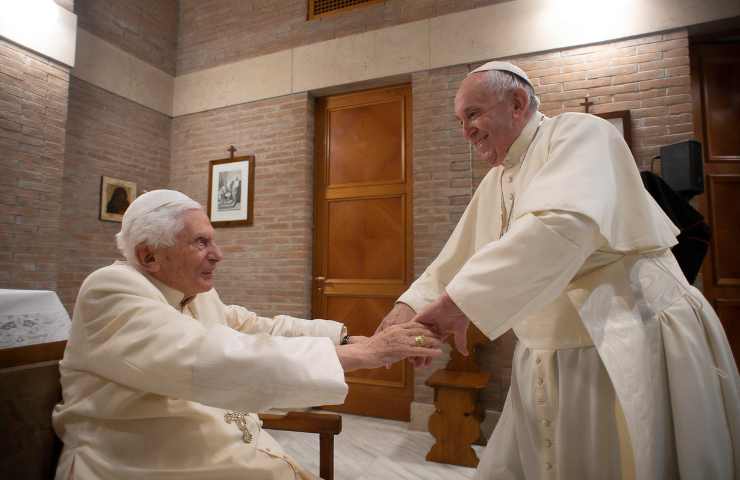Papa Francesco Benedetto XVI morte funerale cosa accadrà