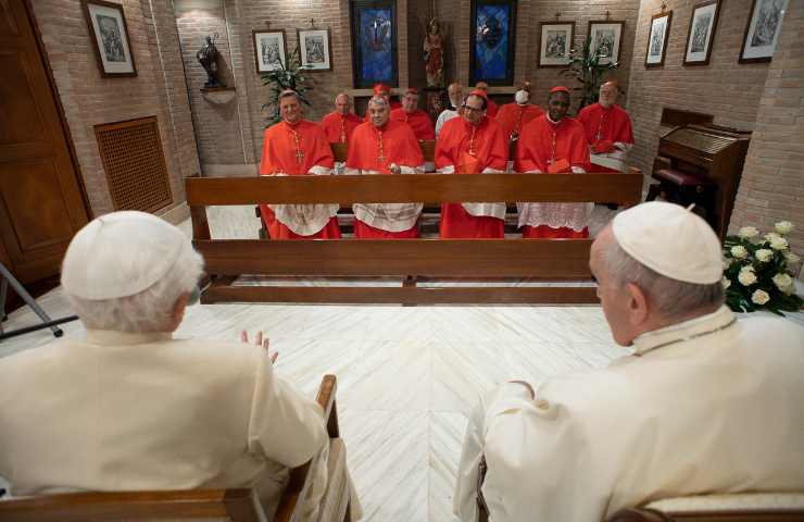 Papa Francesco Benedetto XVI morte funerale cosa accadrà