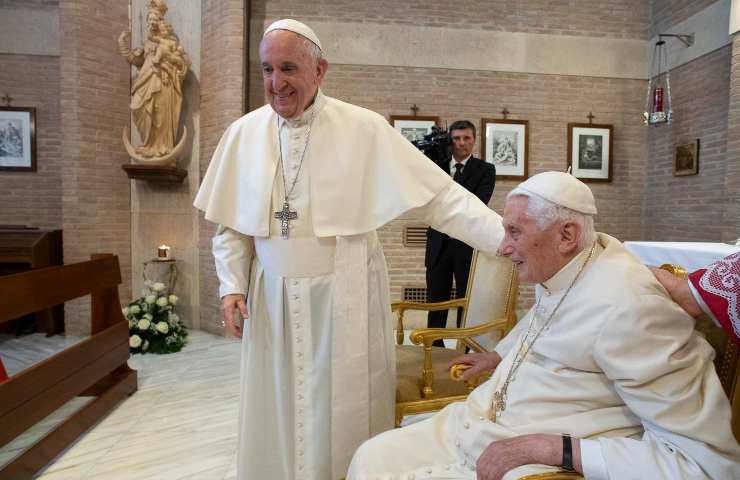  Papa Francesco e papa Benedetto XVII insieme 