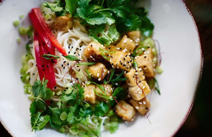 Pasta con tofu ricetta