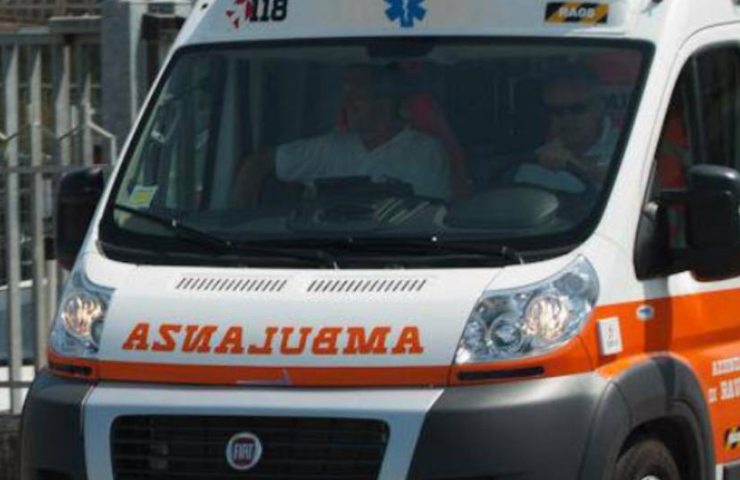 ambulanza incidente bari