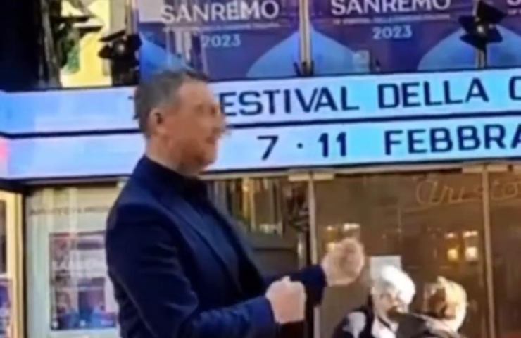 Amadeus imprevisto Sanremo davanti Ariston