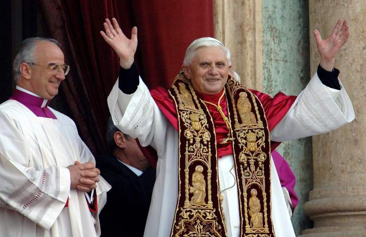 benedetto xvi ultimo saluto