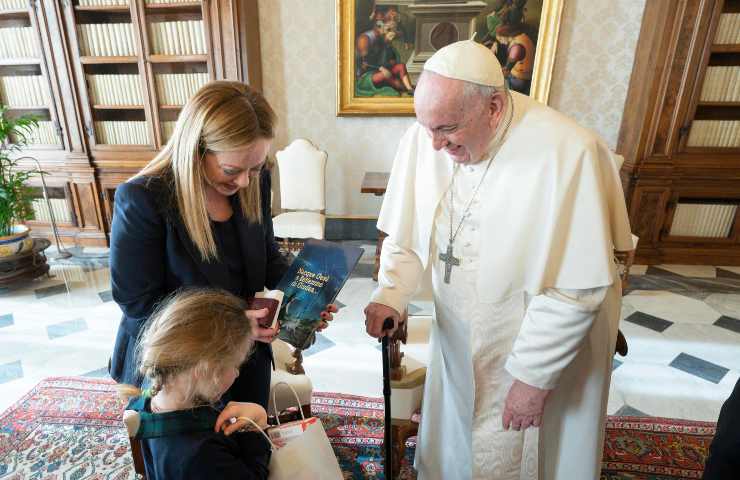 Giorgia Meloni e Ginevra incontrano Papa Francesco 