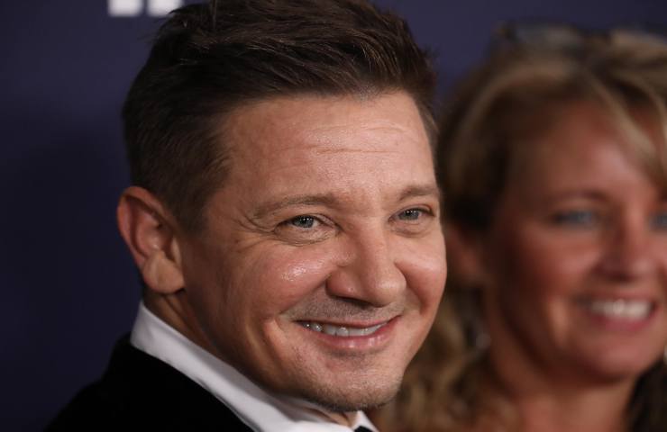 Jeremy Renner neve condizioni gravi