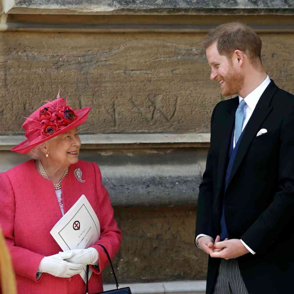 Regina Elisabetta ed Harry foto 
