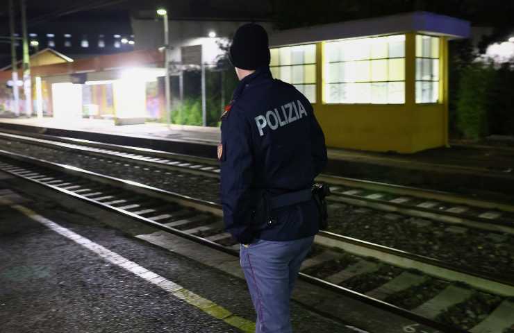 stazione treno: giovane si suicida