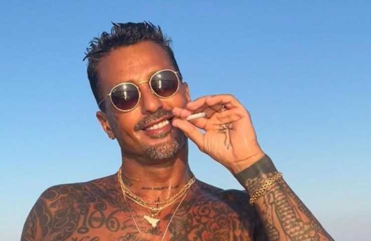 Fabrizio Corona Maurizio Costanzo tatuaggio morte