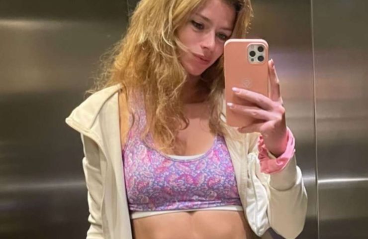 camila giorgi luci rosse foto micro top superlativa