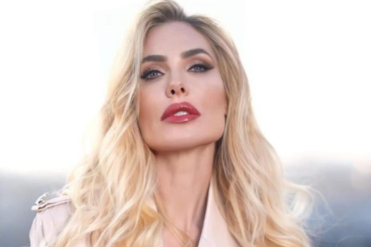 Ilary Blasi: divina, nuova luce negli occhio